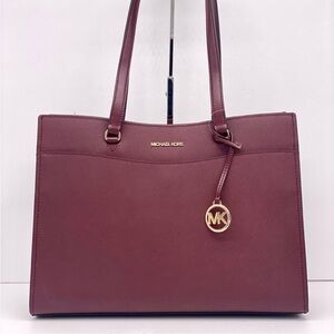 Michael Kors Laptop Large
Tote Shoulder Bag
Oxblood